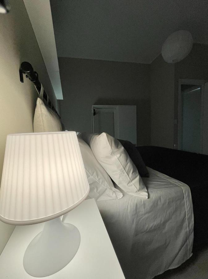 Grey Apartment Caiazzo Exterior foto