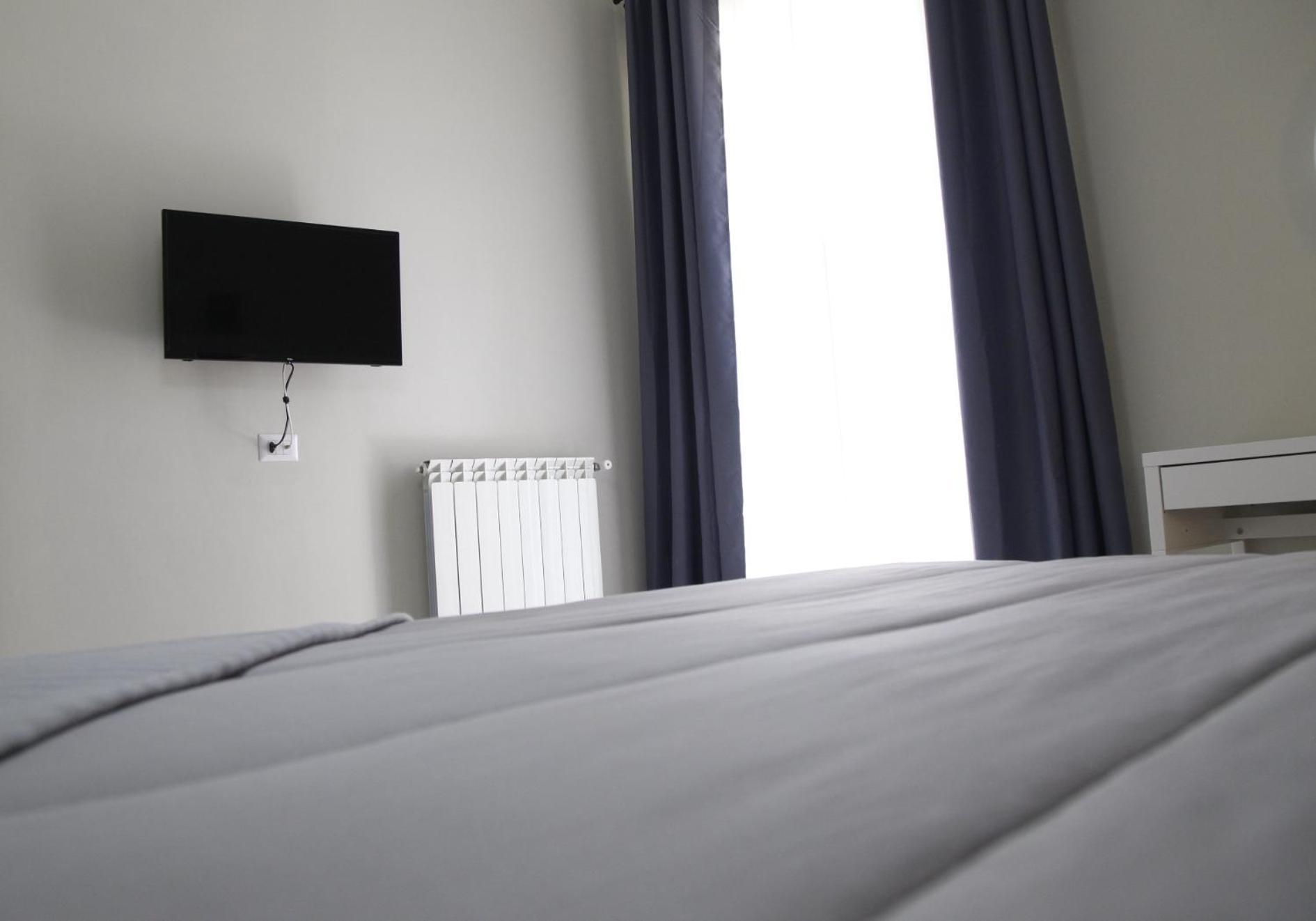Grey Apartment Caiazzo Exterior foto